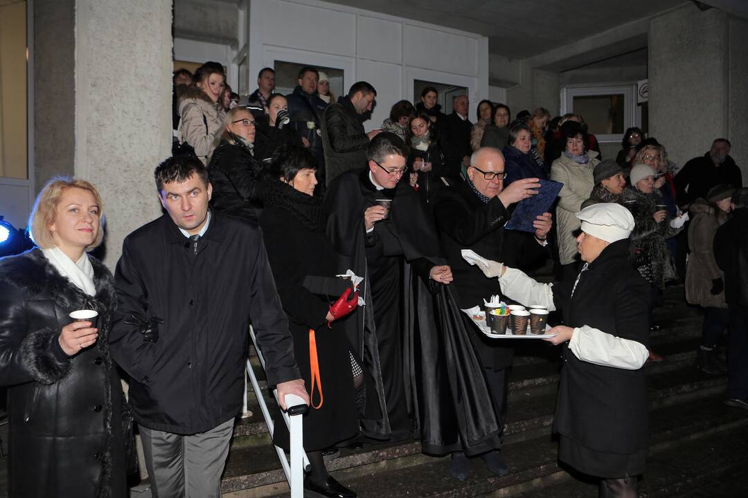 Jūrininkų ligoninės kiemelyje skambėjo giesmės