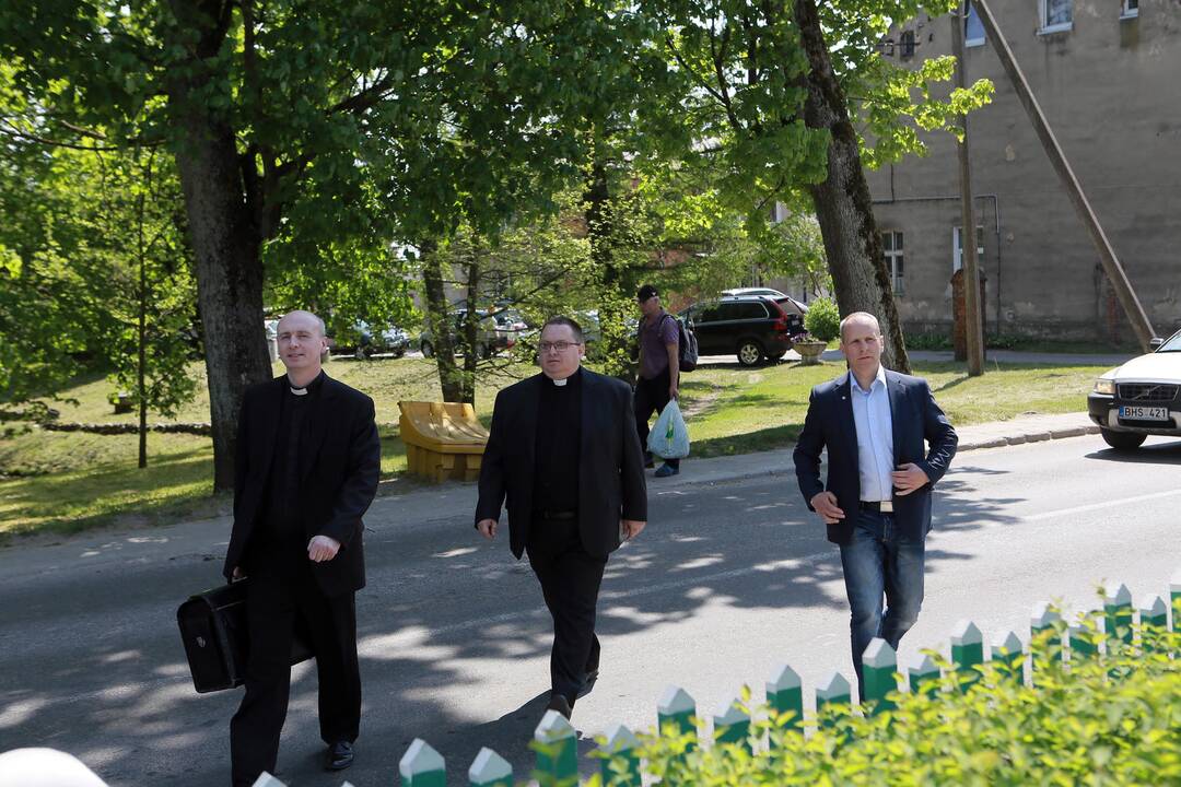 Priekuliškiai sukilo prieš kunigą