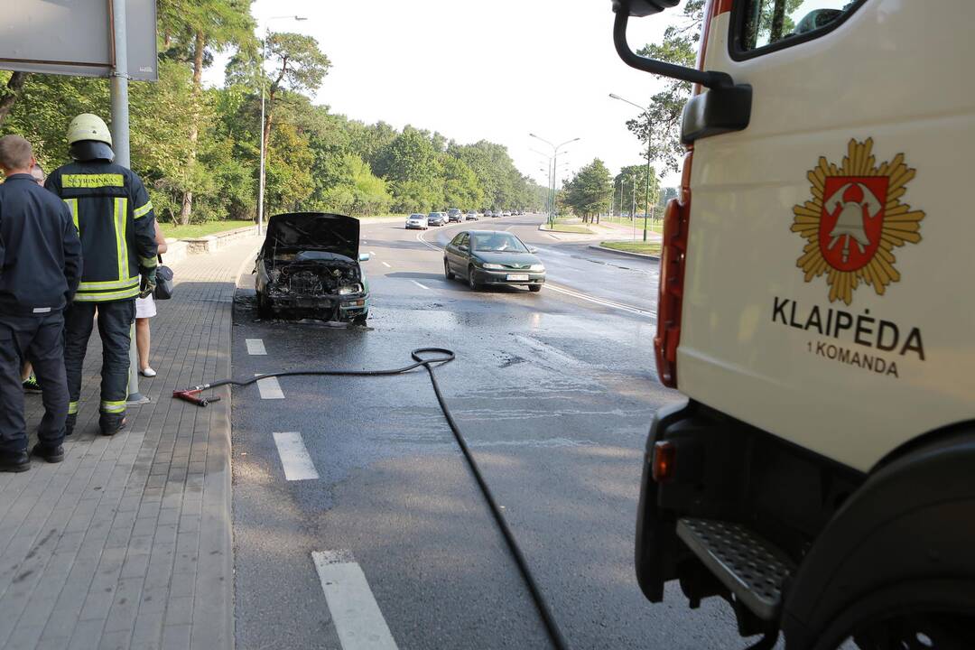 Herkaus Manto gatvėje degė automobilis