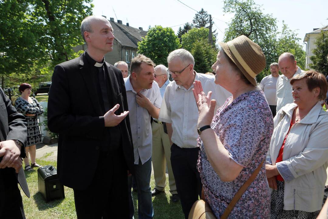 Priekuliškiai sukilo prieš kunigą