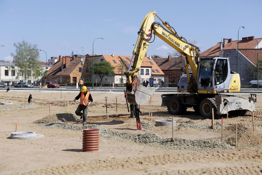 Meras apžiūrėjo aikštelės ir piliavietės darbus