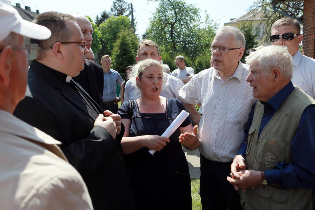 Priekuliškiai sukilo prieš kunigą