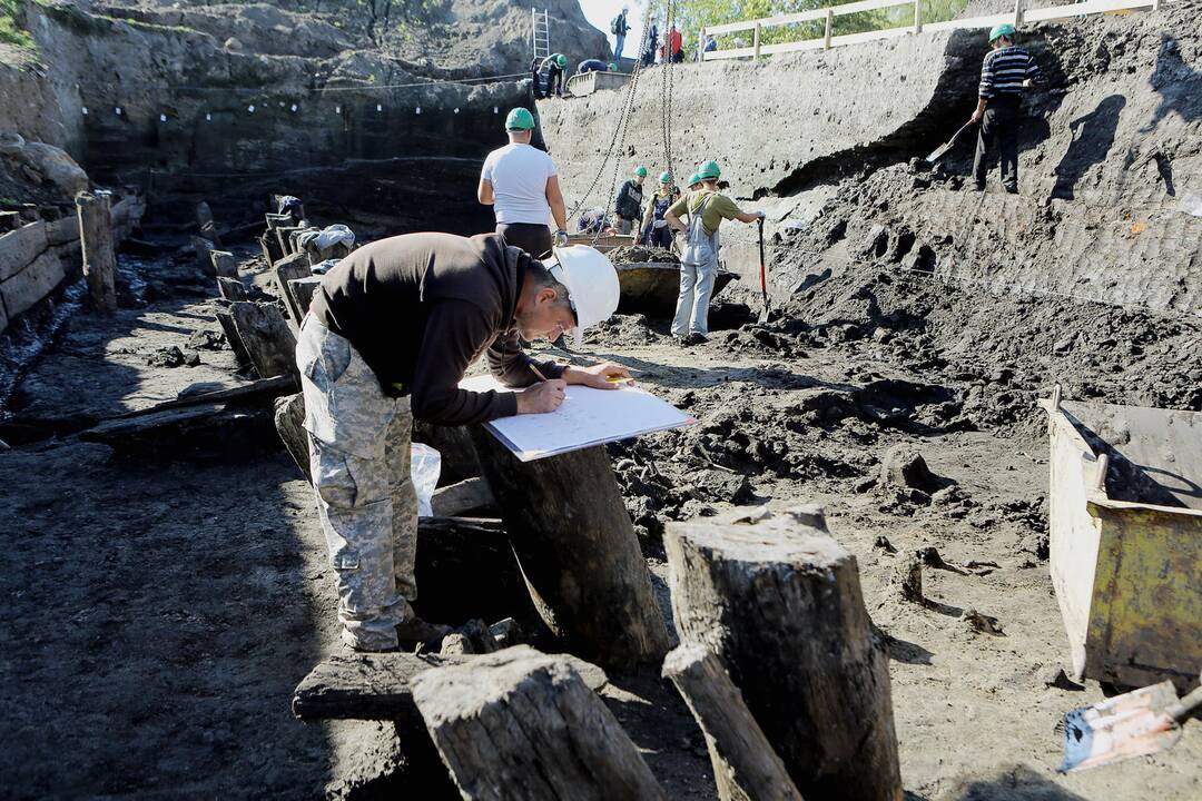 Archeologiniai darbai piliavietėje