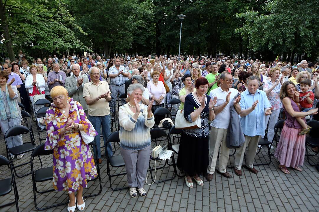 Sugiedoti „Tautišką giesmę"