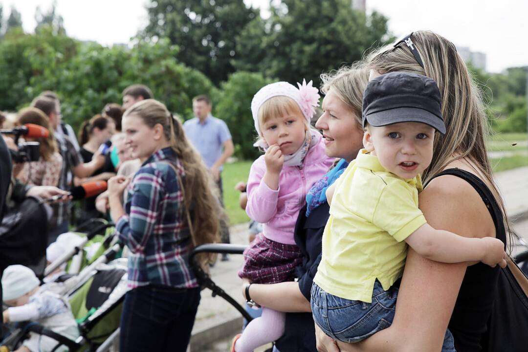 Mamytės pasipiktino baseino kainomis