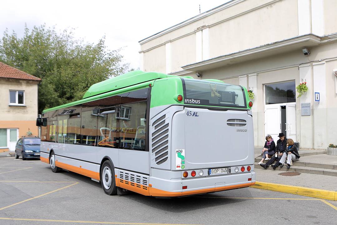 Jaunimo teatras papuošė autobusą