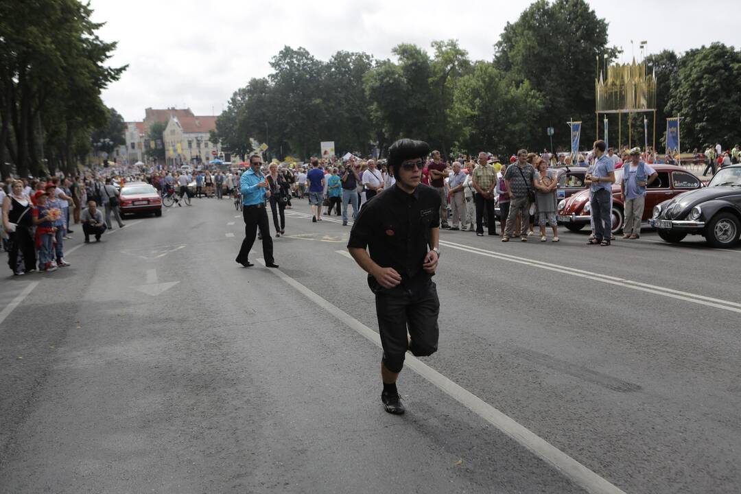 Senovinių automobilių paradas