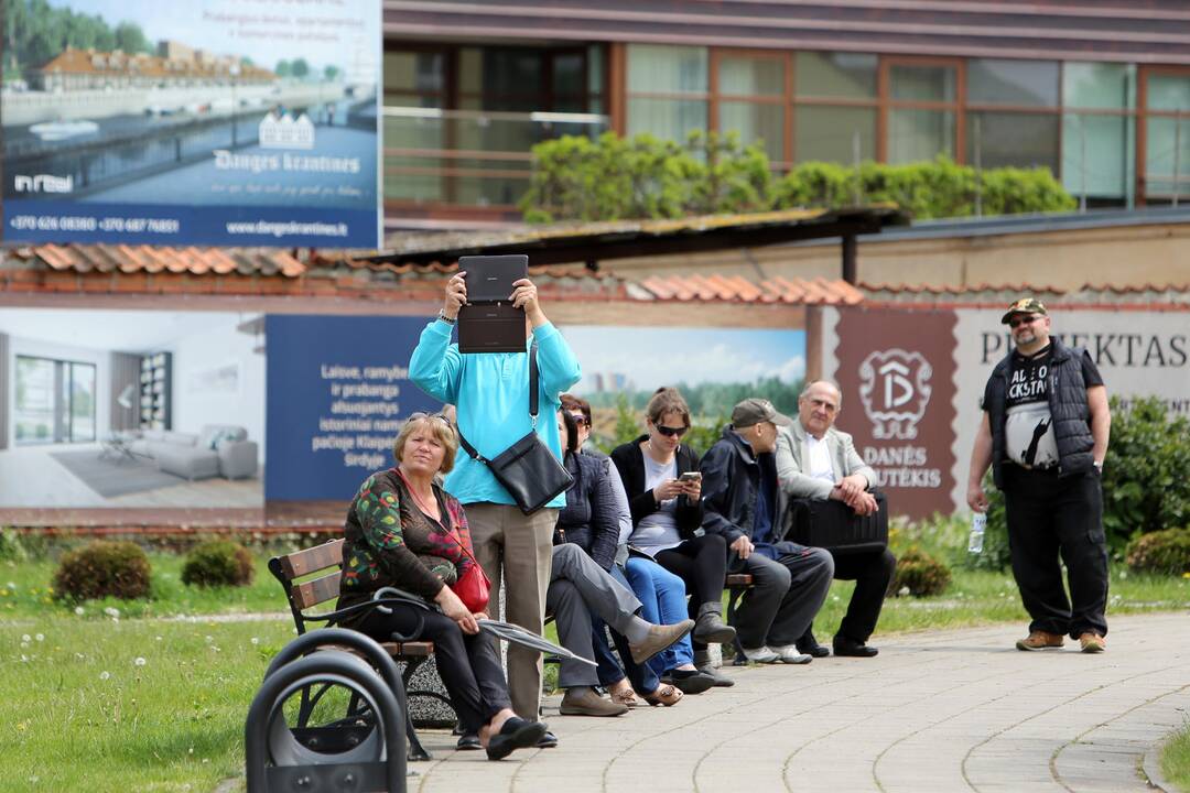 Burlaivis "Meridianas" pakėlė bures