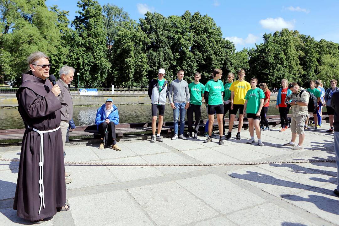 Klaipėdoje neįgalus vaikinas gavo galimybę irkluoti 