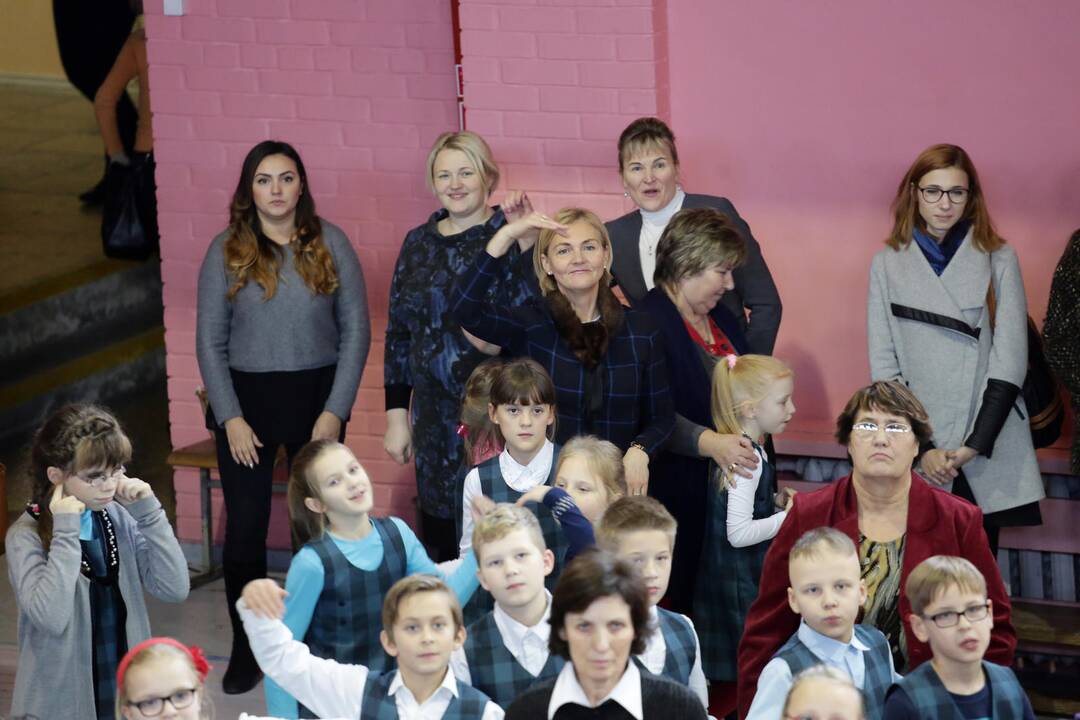 Mokiniai siekė pagerinti obuolių valgymo rekordą