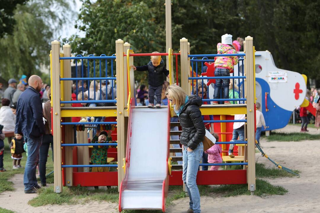Dovana mietui - vaikų žaidimo aikštelė