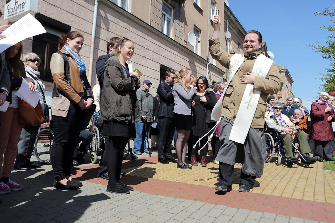 Atidengtas suoliukas- skrynia