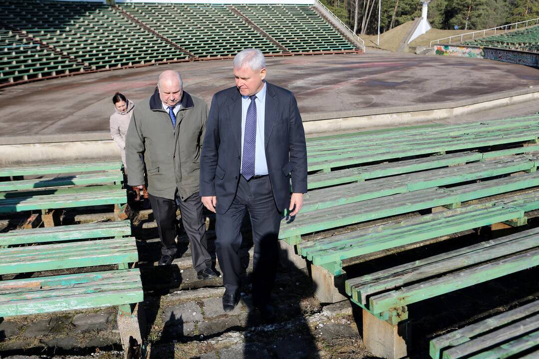 Komisija apžiūrėjo vasaros estradą