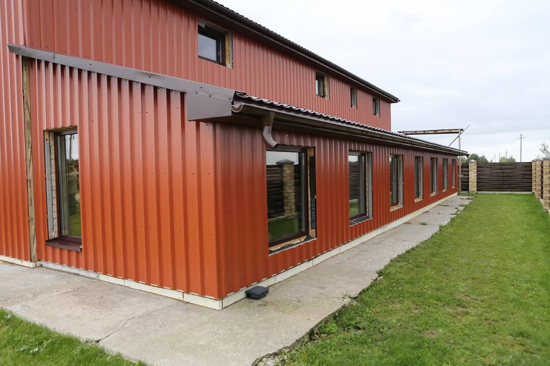 Meras lankėsi gyvūnų priežiūros centre