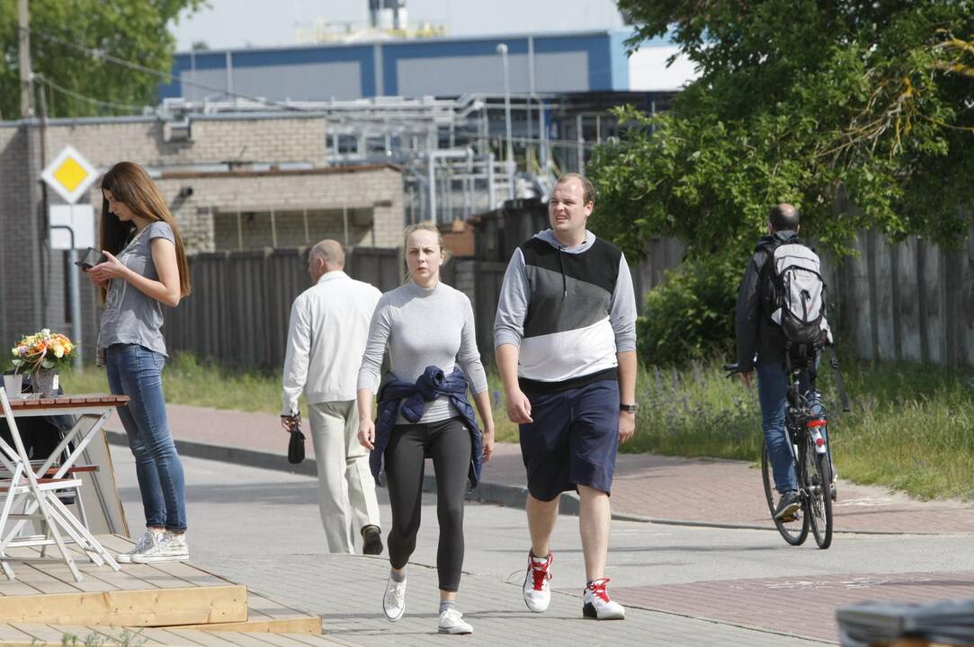 Sekmadienį pavakarį klaipėdiečiai laiką leido prie jūros