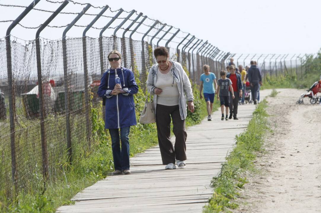 Sekmadienį pavakarį klaipėdiečiai laiką leido prie jūros