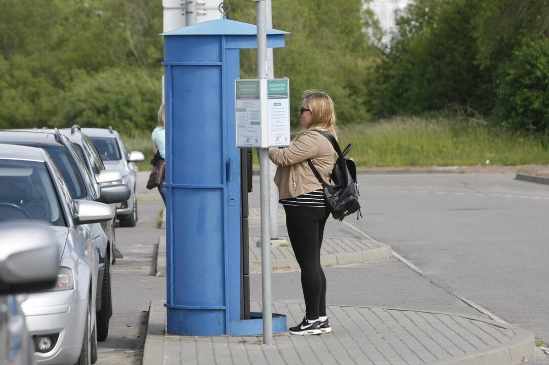 Sekmadienį pavakarį klaipėdiečiai laiką leido prie jūros