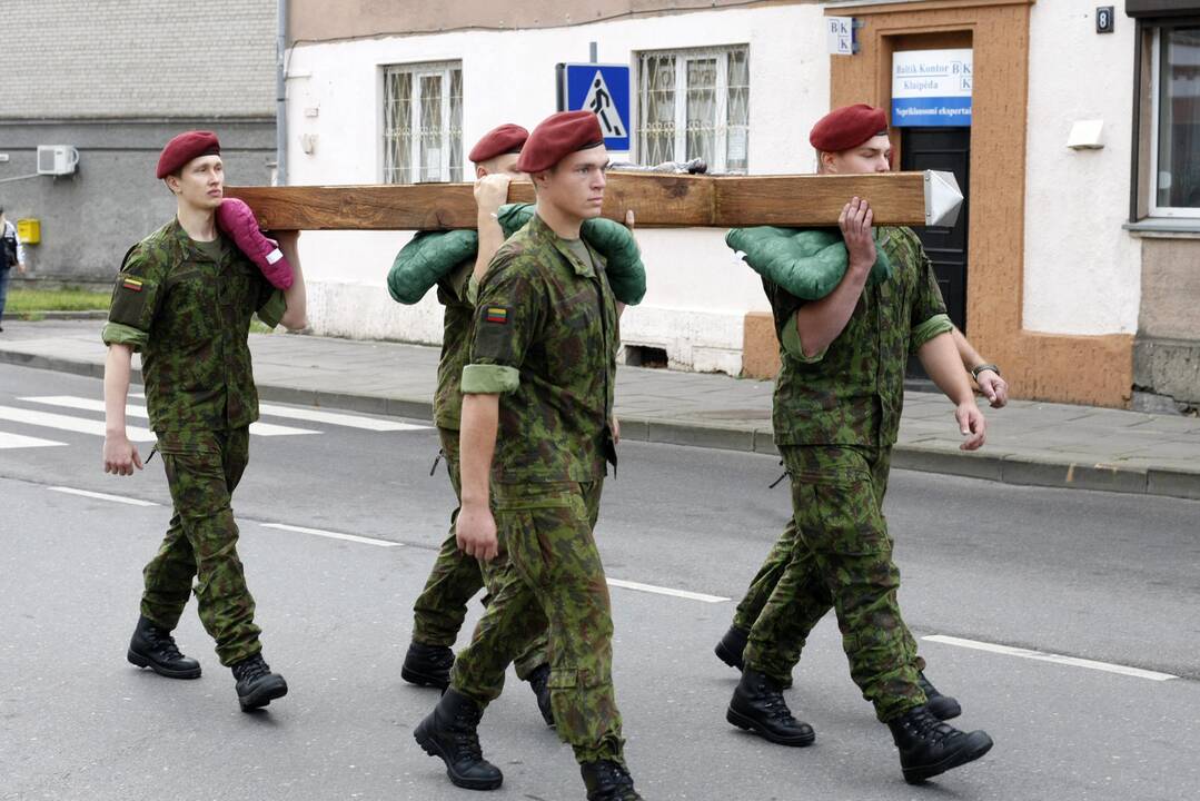 Nešdami kryžių kariai nužygiuos iš Klaipėdos į Kryžių kalną