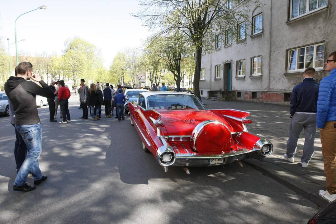 Senovinių automobilių paradas 