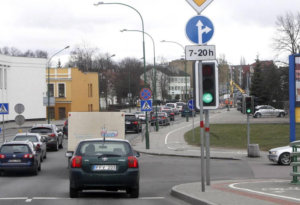 Automobilių spūstys Pilies gatvėje