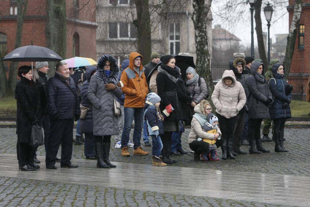 Uostamiestyje į atsargą išlydėti šauktiniai