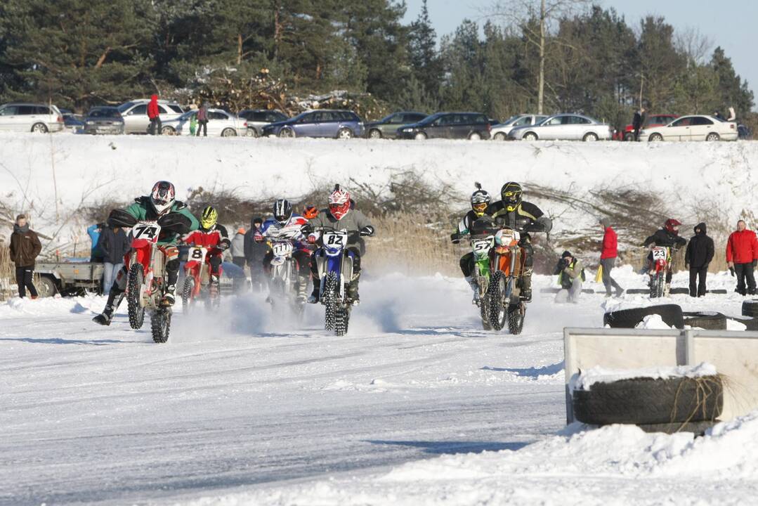 Adrenalino kupinos auto-moto žiemos varžybos