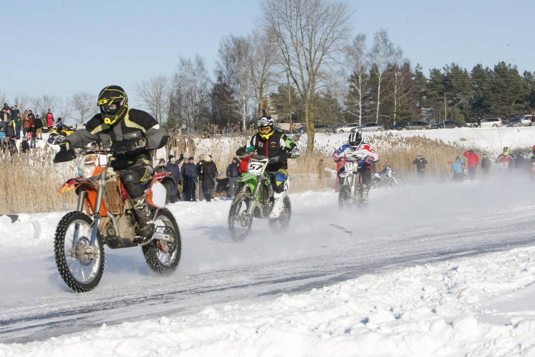 Adrenalino kupinos auto-moto žiemos varžybos