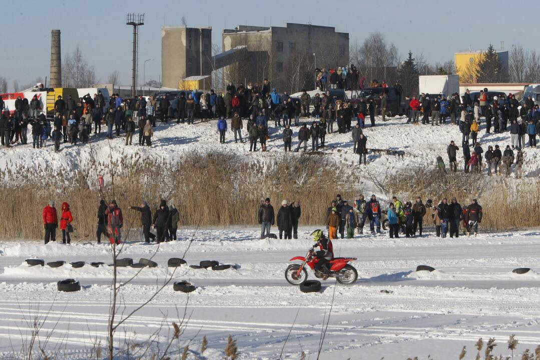 Adrenalino kupinos auto-moto žiemos varžybos