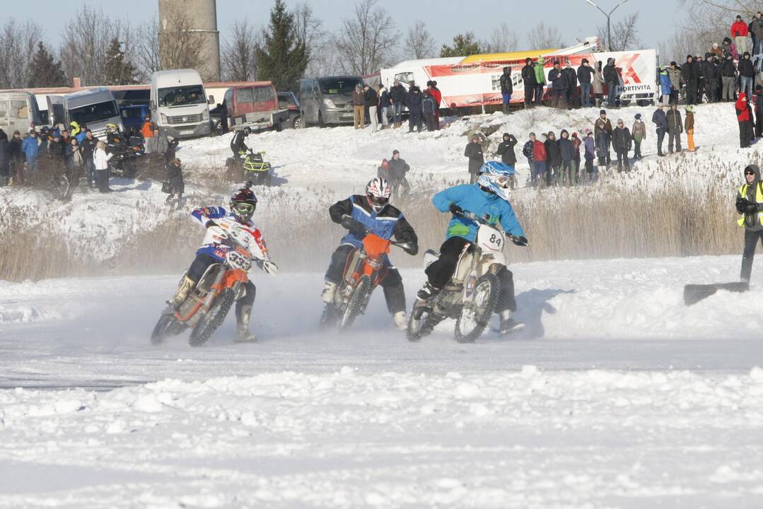 Adrenalino kupinos auto-moto žiemos varžybos