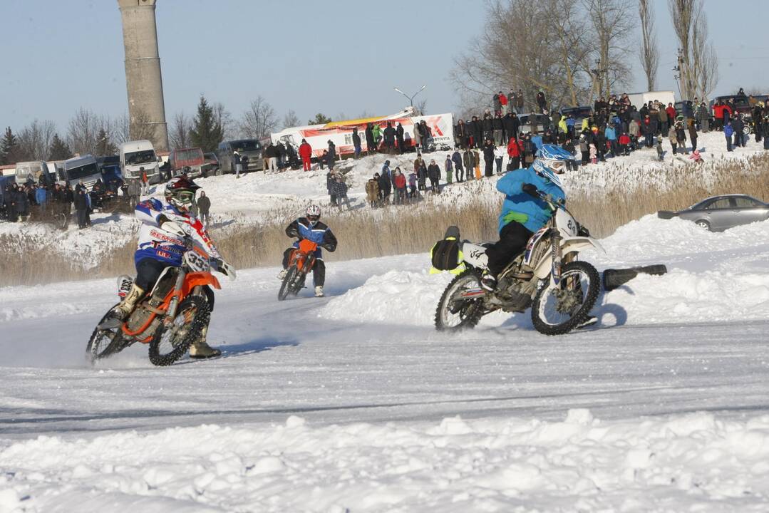 Adrenalino kupinos auto-moto žiemos varžybos
