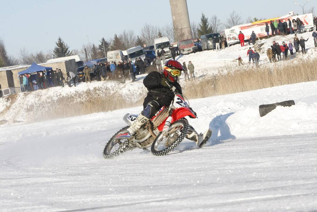 Adrenalino kupinos auto-moto žiemos varžybos