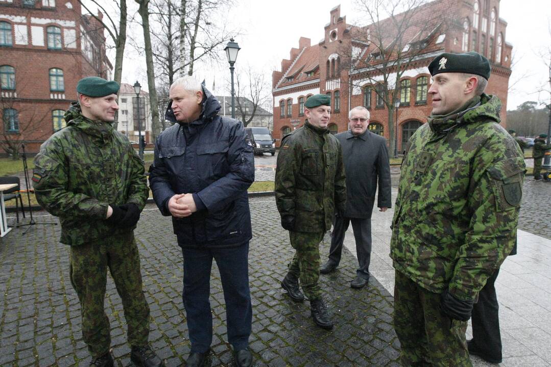 Uostamiestyje į atsargą išlydėti šauktiniai