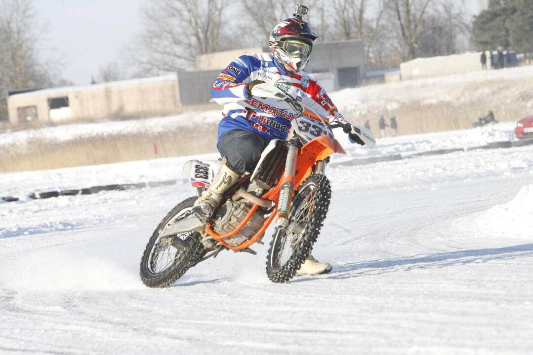 Adrenalino kupinos auto-moto žiemos varžybos