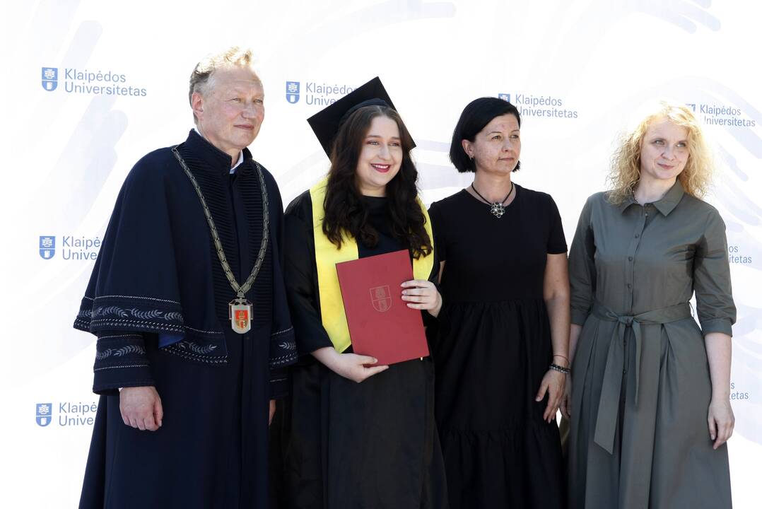 Klaipėdos universiteto absolventams įteikti diplomai