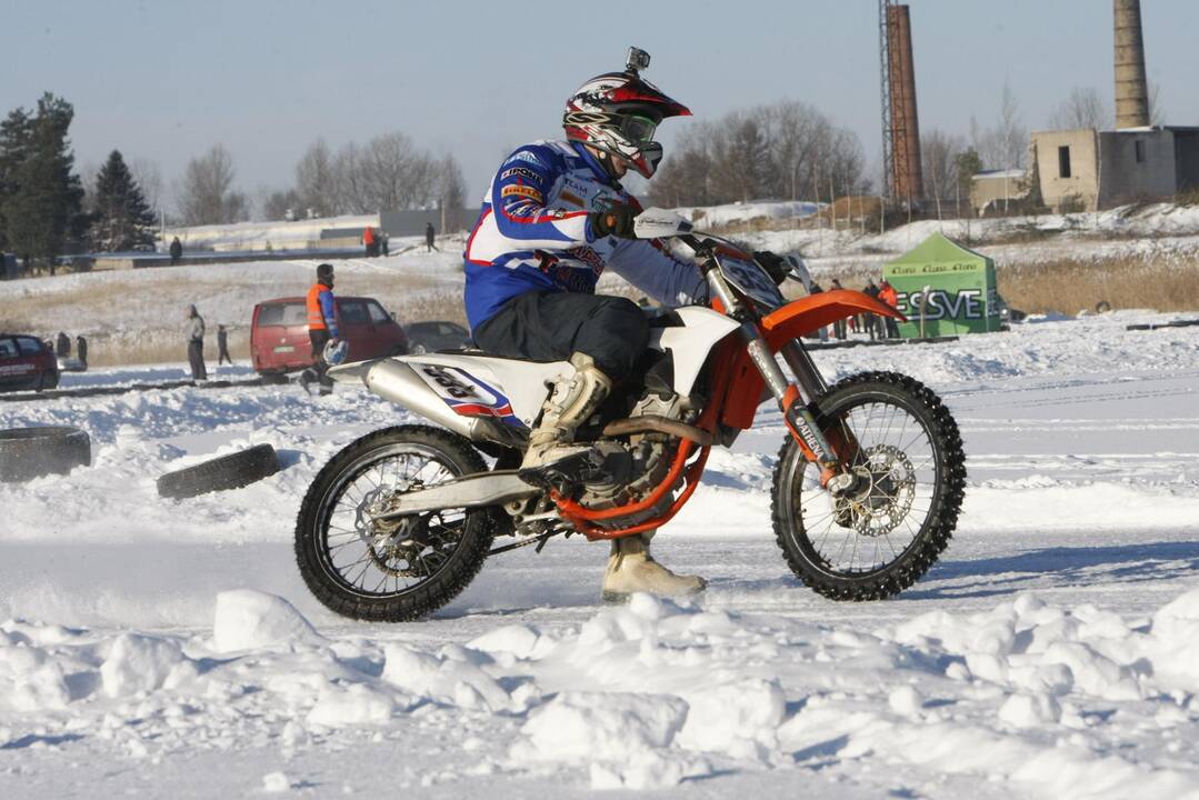 Adrenalino kupinos auto-moto žiemos varžybos