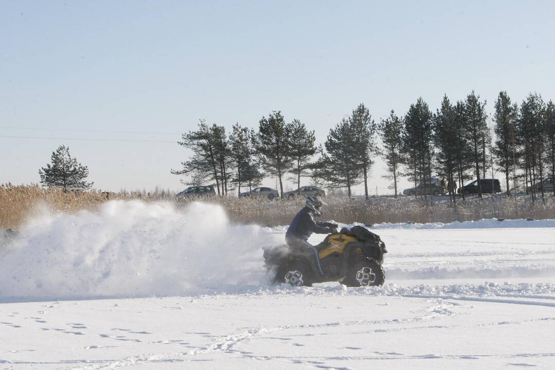 Adrenalino kupinos auto-moto žiemos varžybos