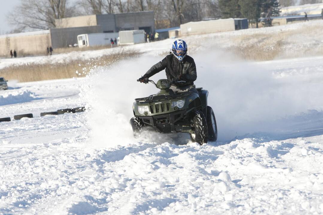Adrenalino kupinos auto-moto žiemos varžybos