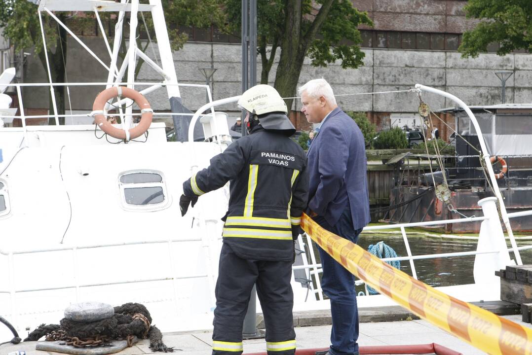 Incidentas Danės upėje: vėl skęsta senas laivas