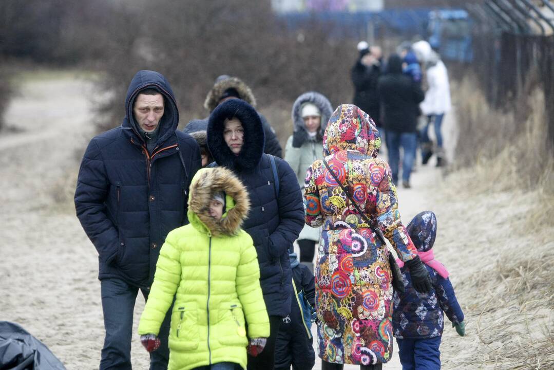 Klaipėdiečiai laiką leido prie jūros