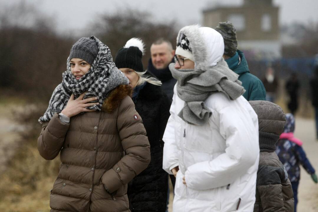 Klaipėdiečiai laiką leido prie jūros