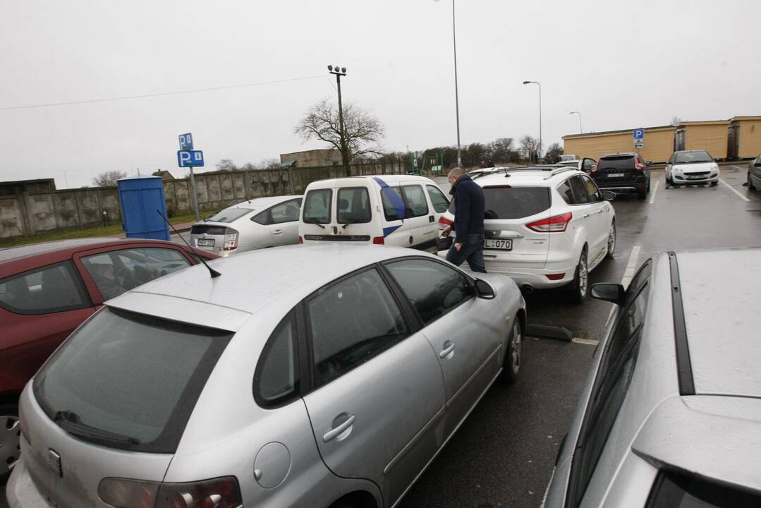 Klaipėdiečiai laiką leido prie jūros