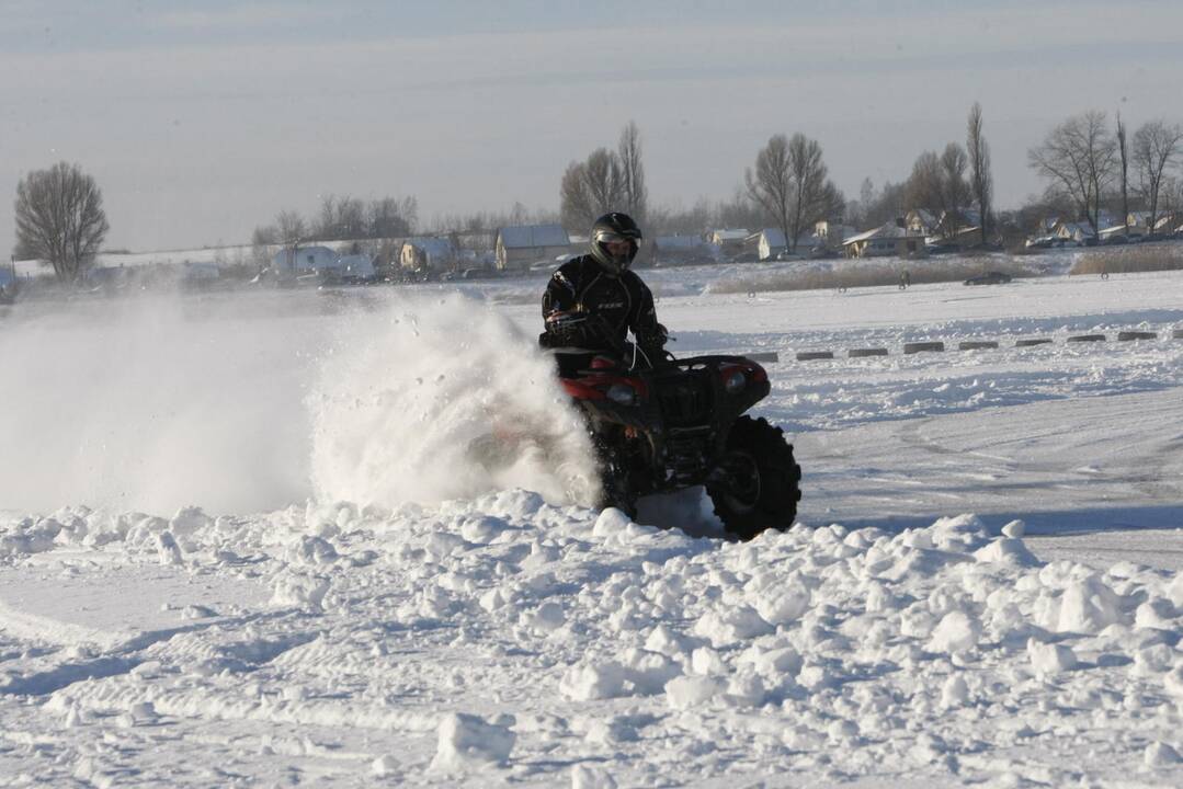 Adrenalino kupinos auto-moto žiemos varžybos