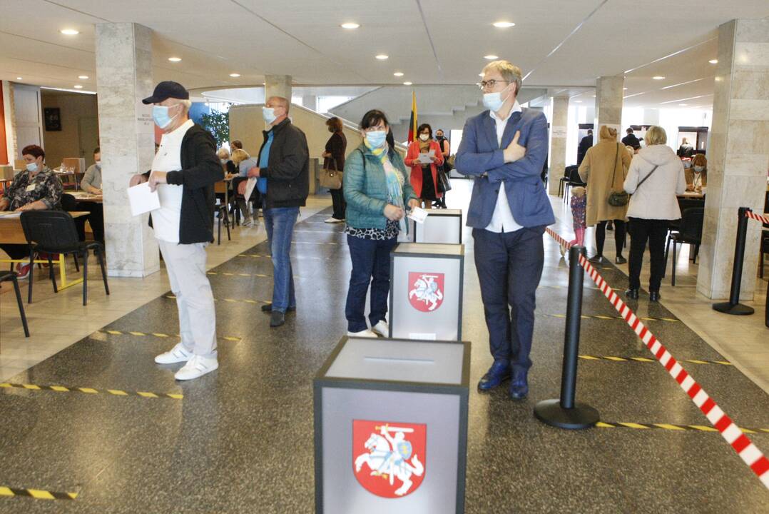 Išankstinio balsavimo startas apaugo gandais