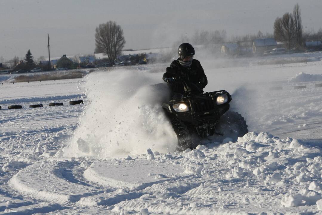Adrenalino kupinos auto-moto žiemos varžybos