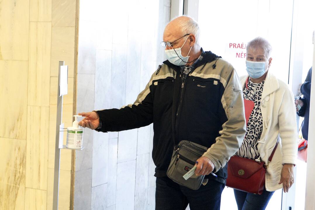Išankstinio balsavimo startas apaugo gandais