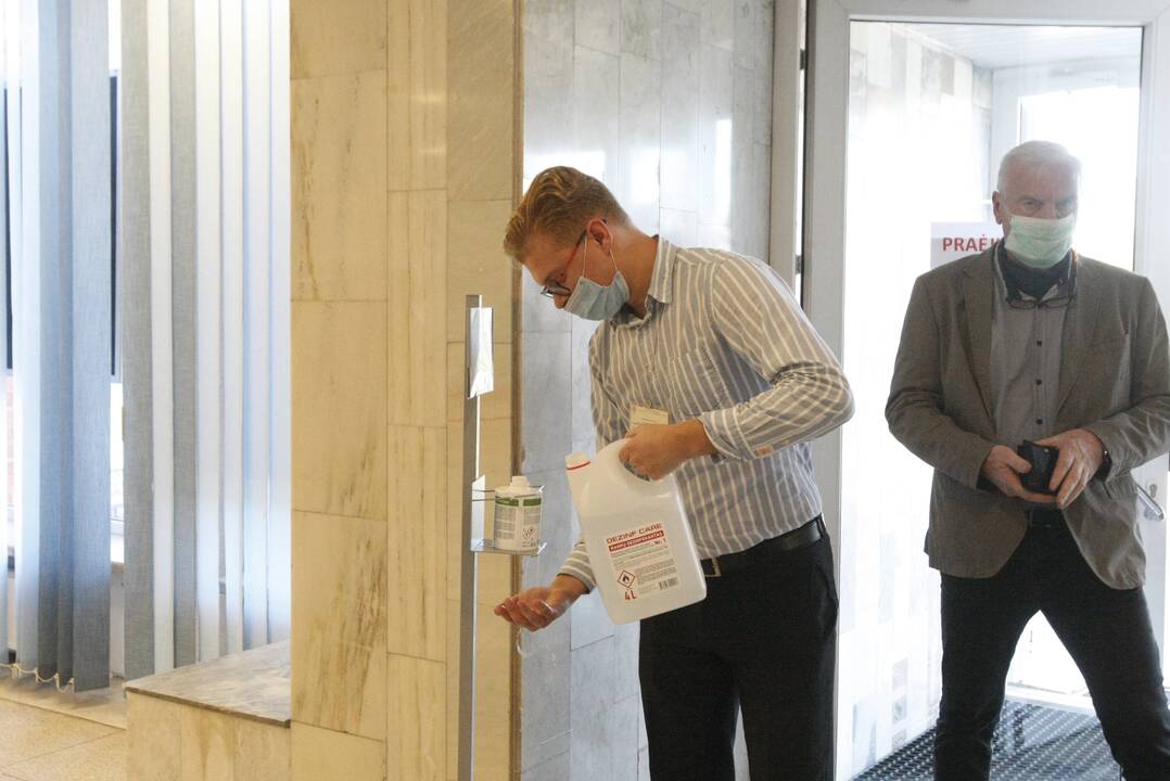 Išankstinio balsavimo startas apaugo gandais