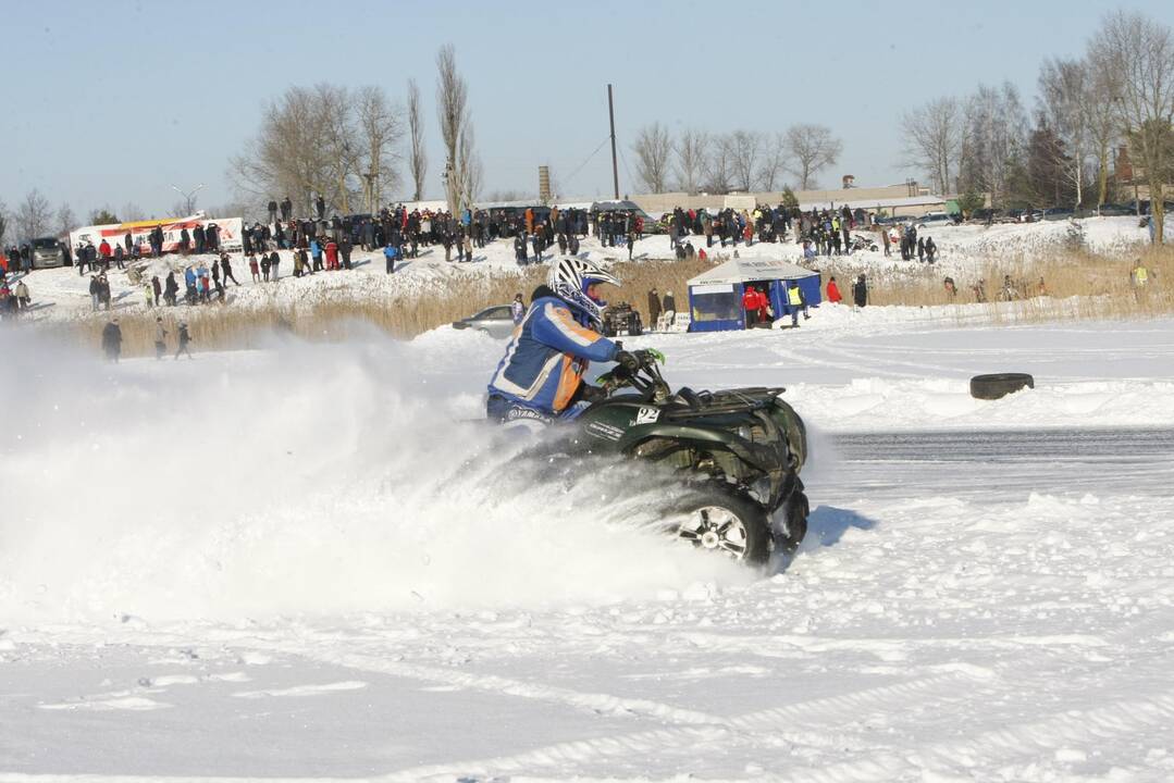 Adrenalino kupinos auto-moto žiemos varžybos