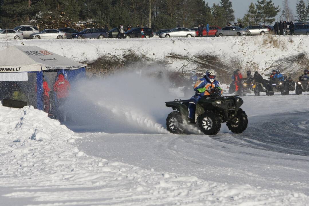 Adrenalino kupinos auto-moto žiemos varžybos