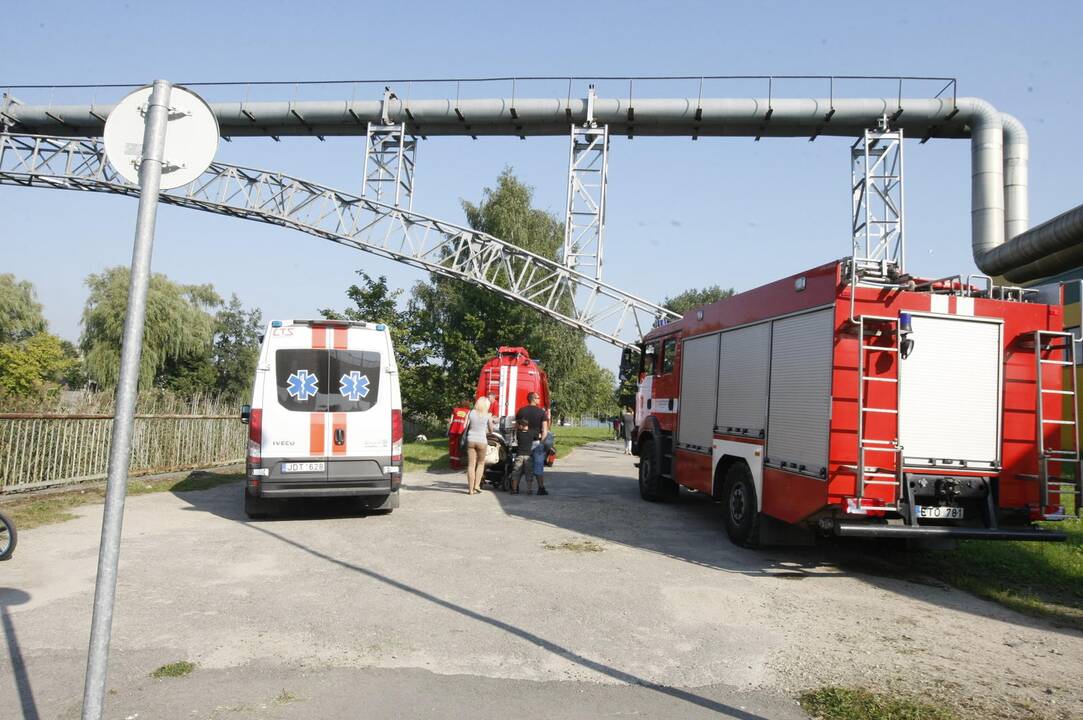 Klaipėdoje nuo tilto į upę nušokusio vyro atgaivinti nepavyko