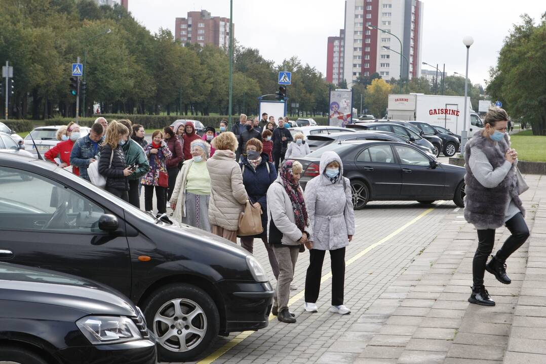 Klaipėdoje rinkėjai skubėjo balsuoti iš anksto: eilėje teko laukti apie pusvalandį